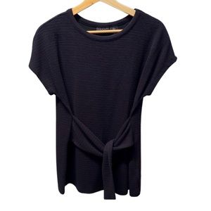 TAHARI top